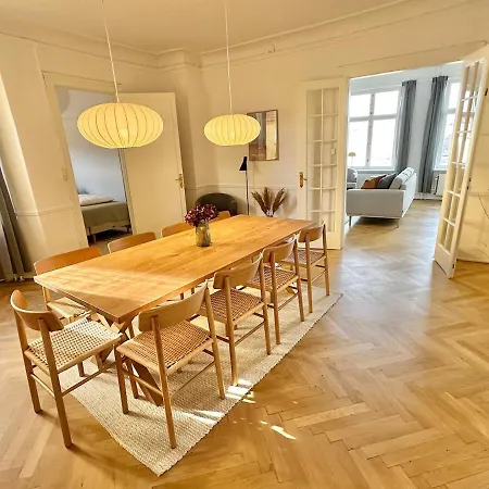 Deluxe 4 Bedrooms 180 M2 Canal View Prime Location Apartment