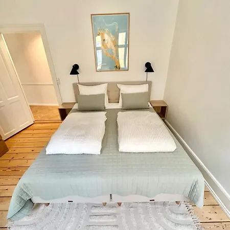 Apartment Deluxe 4 Bedrooms 180 M2 Canal View Prime Location *