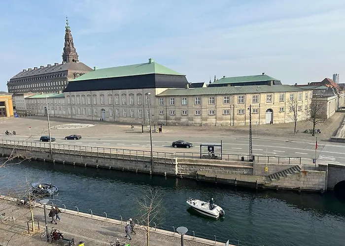 Deluxe 4 Bedrooms 180 M2 Canal View Prime Location *