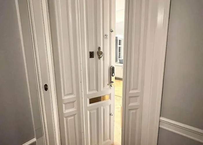 Deluxe 4 Bedrooms 180 M2 Canal View Prime Location *